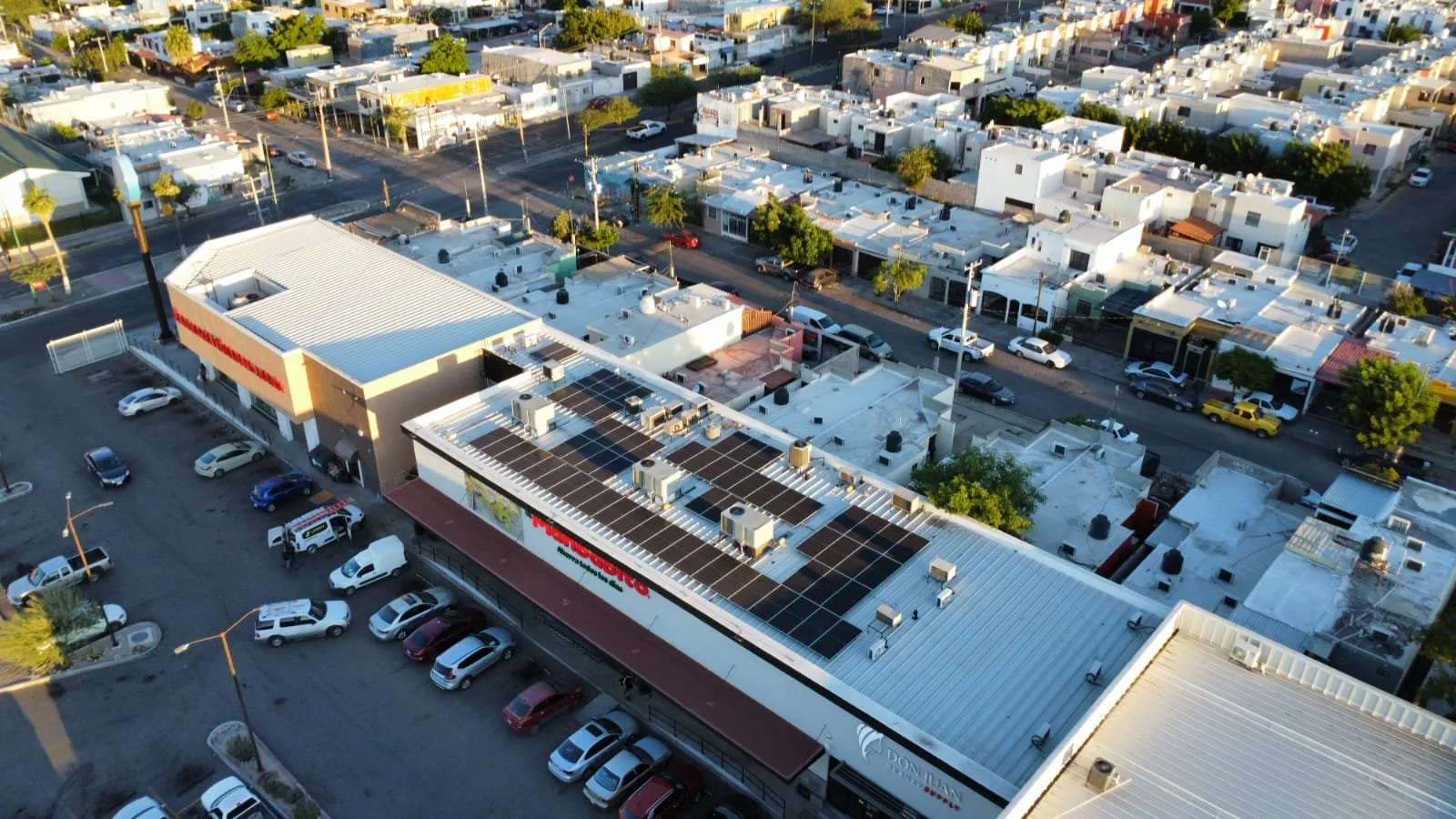 Proyecto solar comercial de 40 kilowatts pico en Hermosillo, Sonora, operando desde 2025.